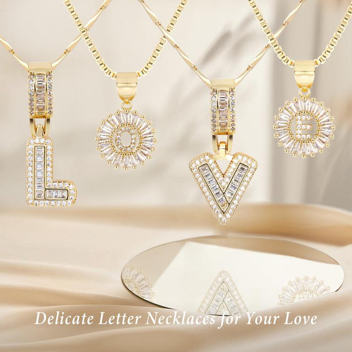 AISHA™ - Colliers pendentifs élégants avec initiale (lot de 2)