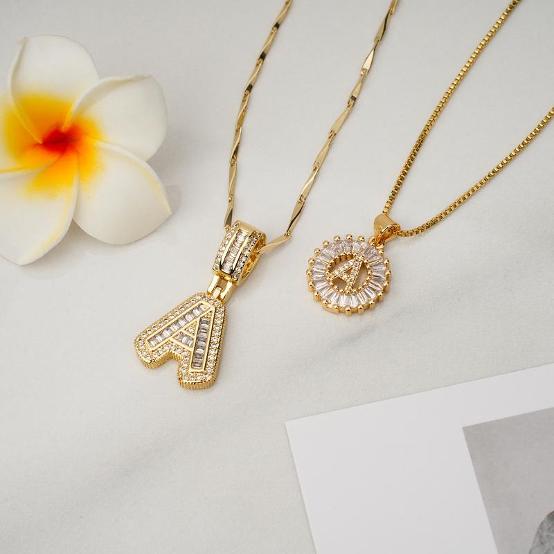 AISHA™ - Colliers pendentifs élégants avec initiale (lot de 2)