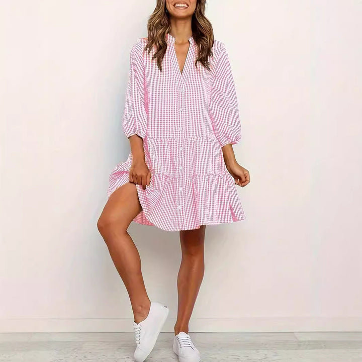 GARDENIA™ – Robe courte classique à boutons et ourlet à volants