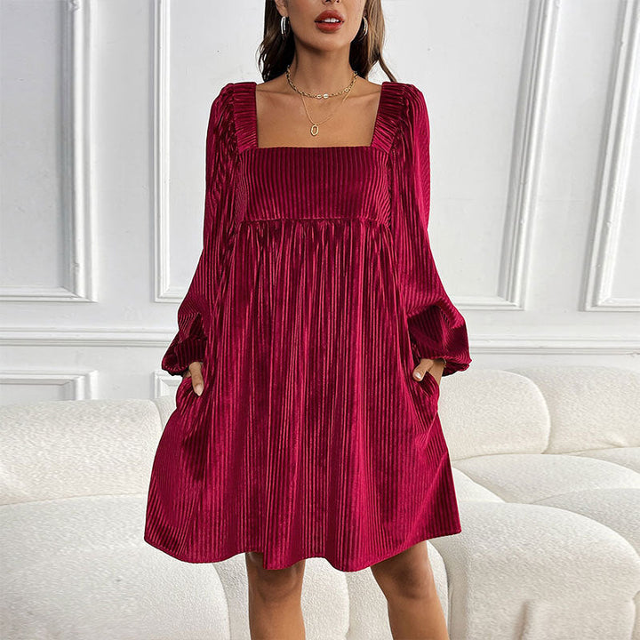 KEYZI™ - Robe courte confortable à manches gigot et col carré