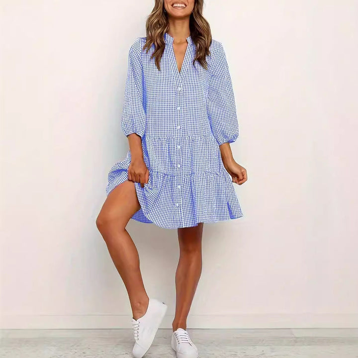 GARDENIA™ – Robe courte classique à boutons et ourlet à volants