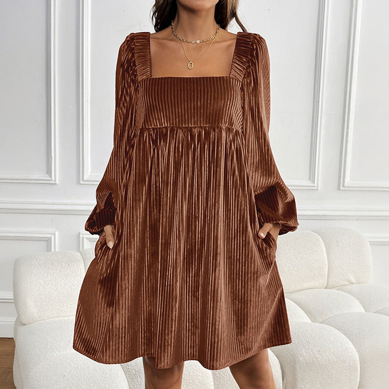 KEYZI™ - Robe courte confortable à manches gigot et col carré