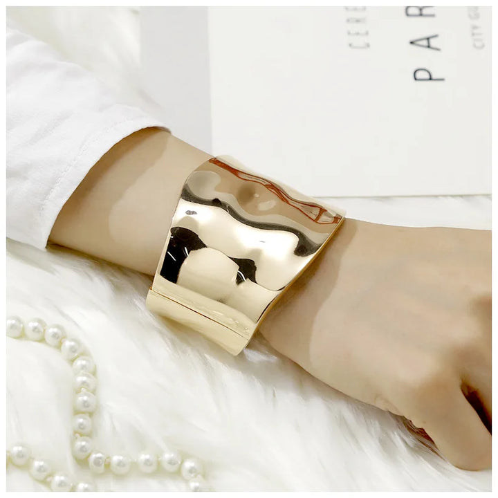 RAYNA™ – Bracelet asymétrique chic et affirmé 