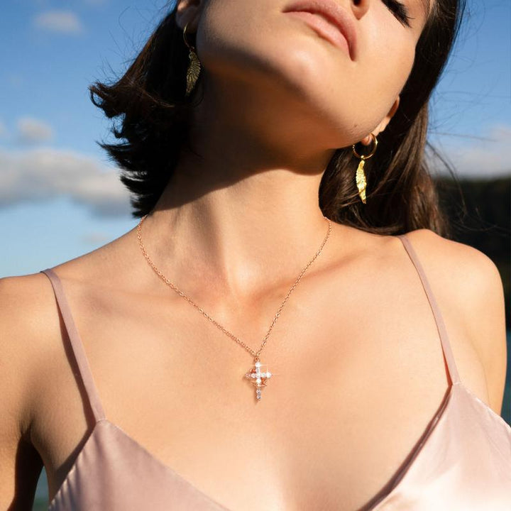 CLARISSE™ – Collier classique croix et couronne
